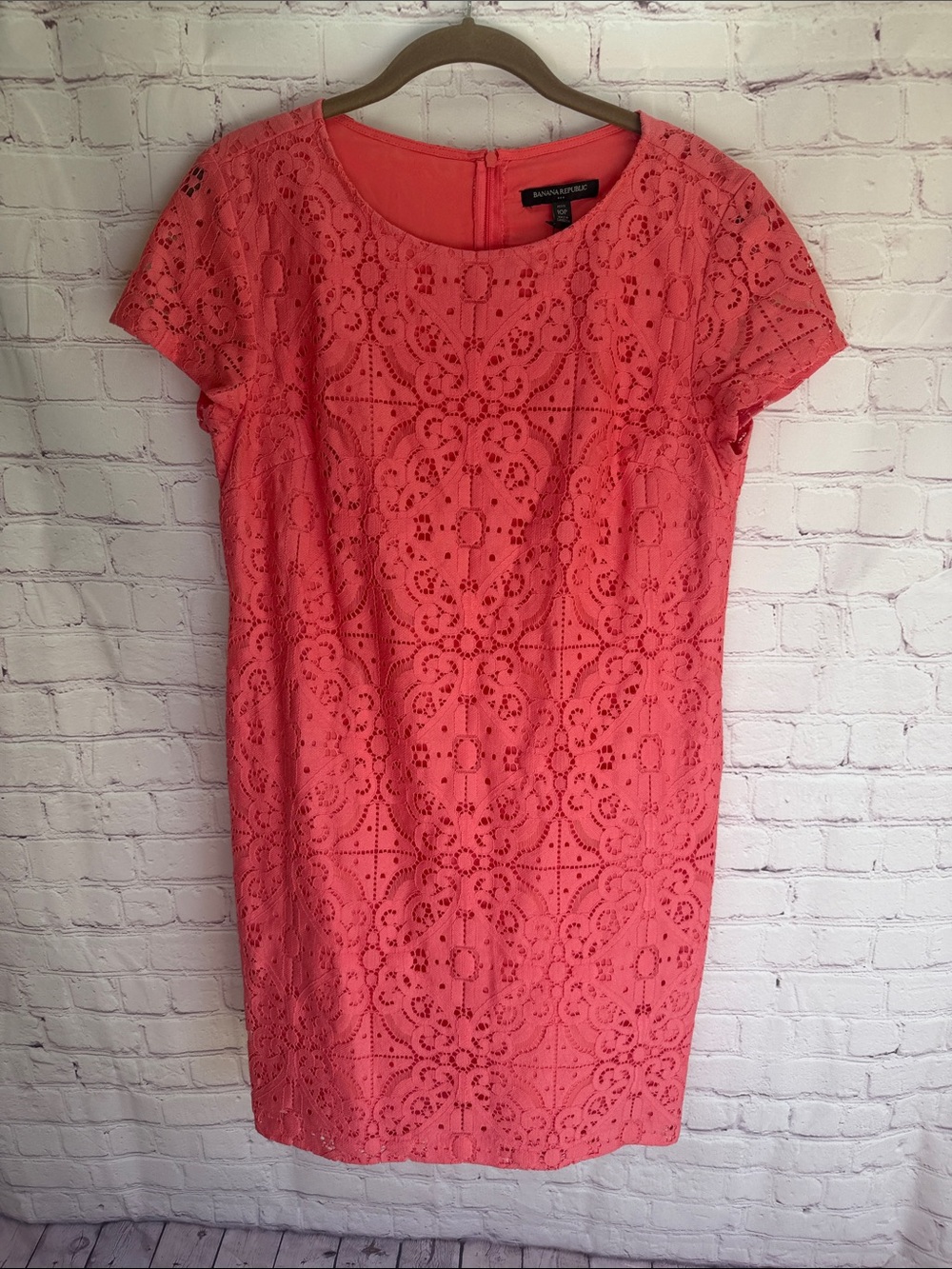 Banana‎ Republic Coral Eyelet Lace Shift Dress Woman’s Size 10 Petite